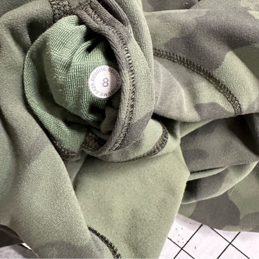 Lululemon sz 8 camo pattern leggings A14 - Picture 5 of 5